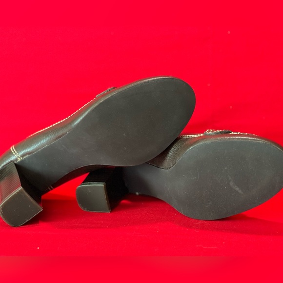 Villager by Liz Claiborne.
Brown leather with tan threading loafers. - Picture 3 of 4